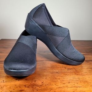 Crocs Dual Comfort Busy Day Size 9